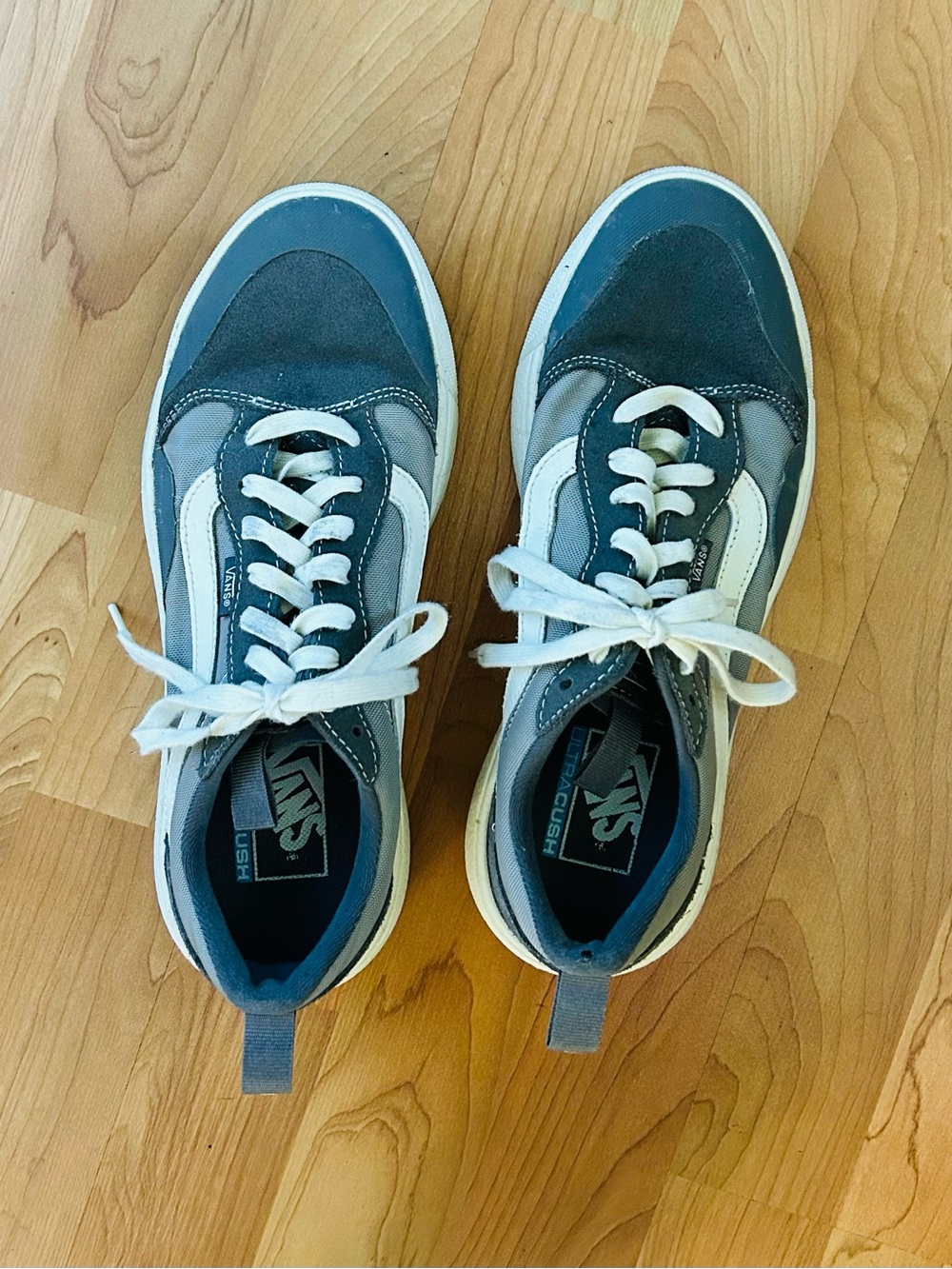 Vans Men's Gray and White Low-Top Skate Sneakers
